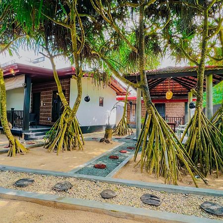 Sea Shell Villa Hikkaduwa 2 Separate Cabanas Ocean Front Villa ภายนอก รูปภาพ