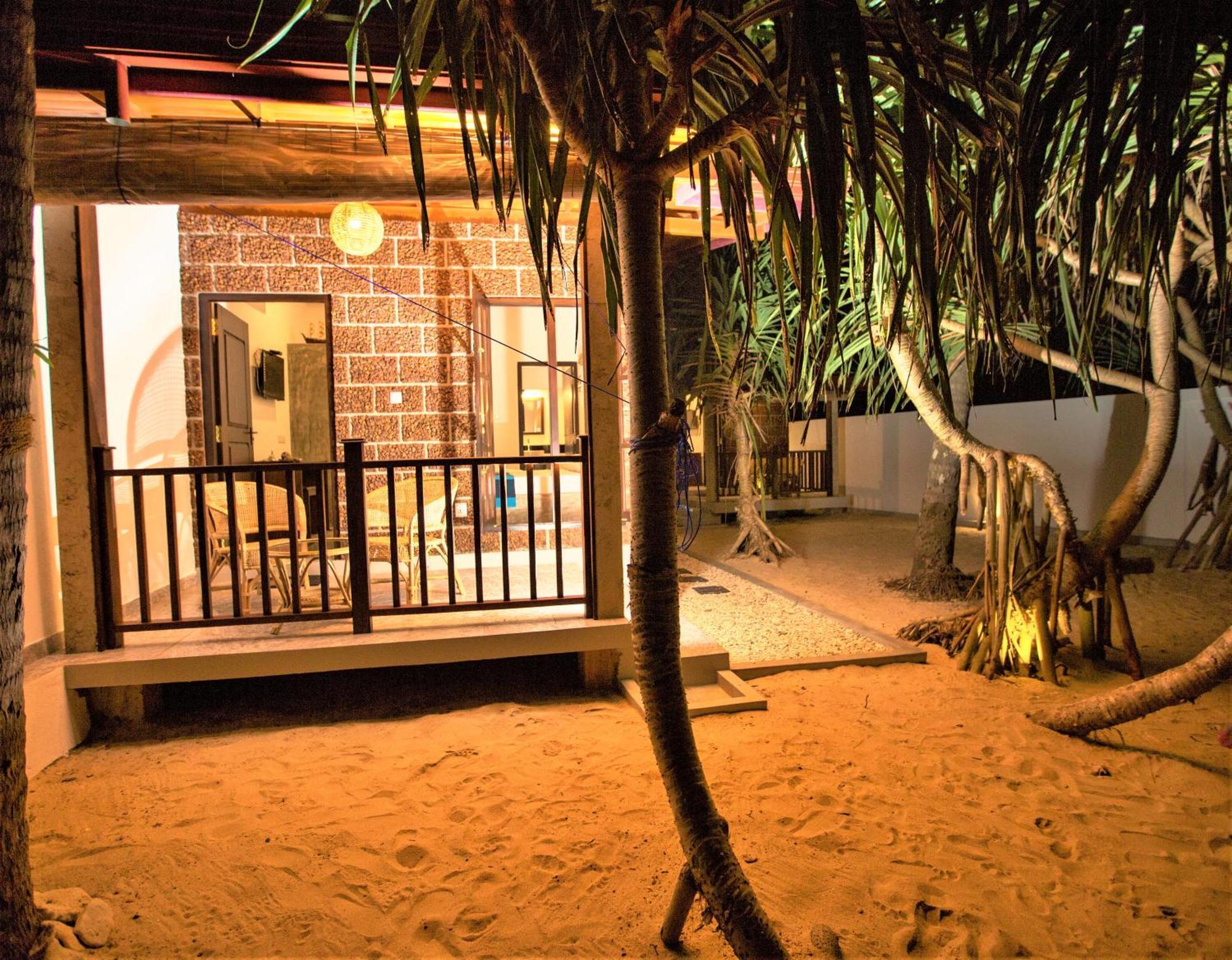 Sea Shell Villa Hikkaduwa 2 Separate Cabanas Ocean Front Villa ภายนอก รูปภาพ