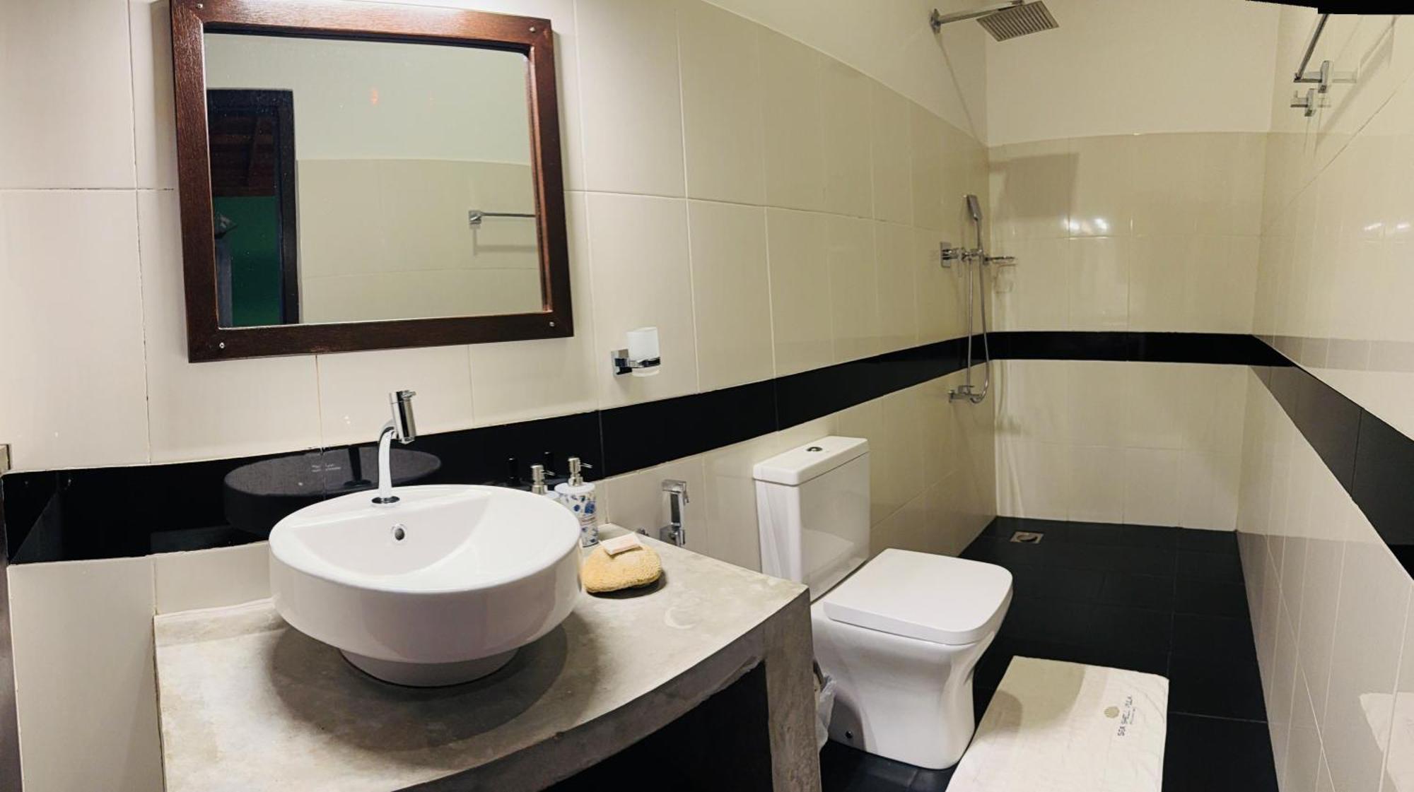 Sea Shell Villa Hikkaduwa 2 Separate Cabanas Ocean Front Villa ภายนอก รูปภาพ