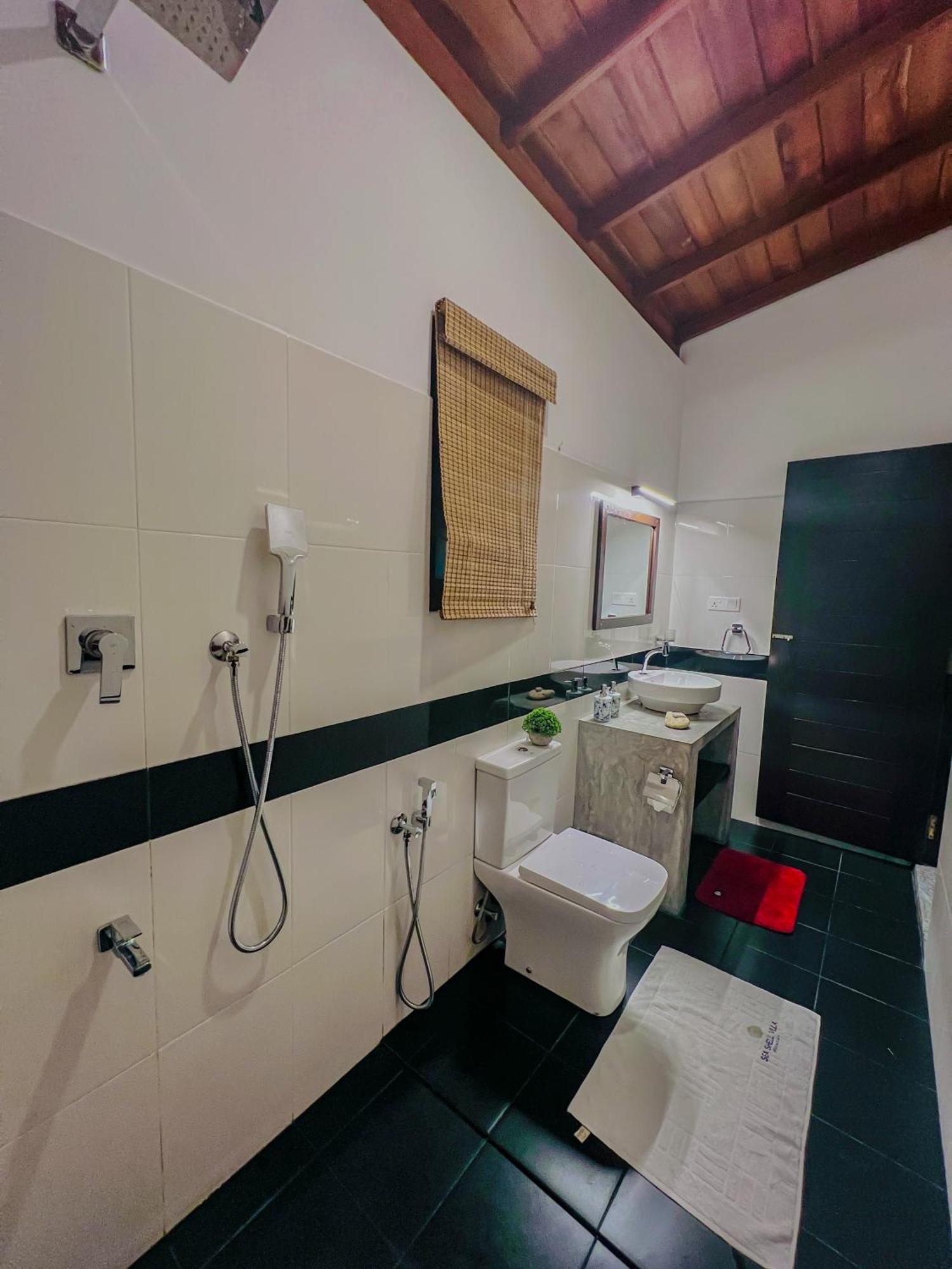 Sea Shell Villa Hikkaduwa 2 Separate Cabanas Ocean Front Villa ภายนอก รูปภาพ