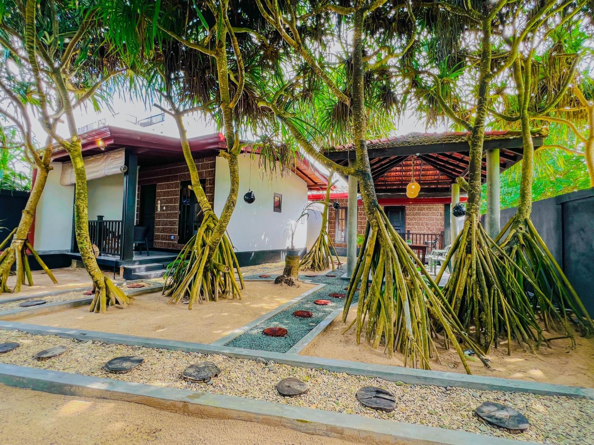 Sea Shell Villa Hikkaduwa 2 Separate Cabanas Ocean Front Villa ภายนอก รูปภาพ